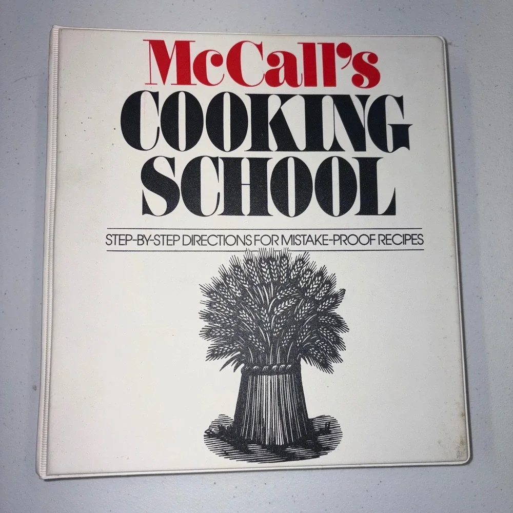 Vintage 1986 McCalls Cooking School Binder Recipe Book Field Publications